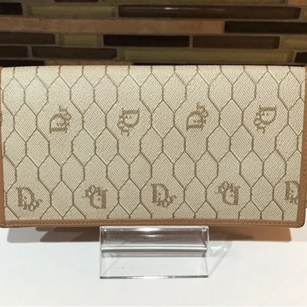 Dior classic wallet
